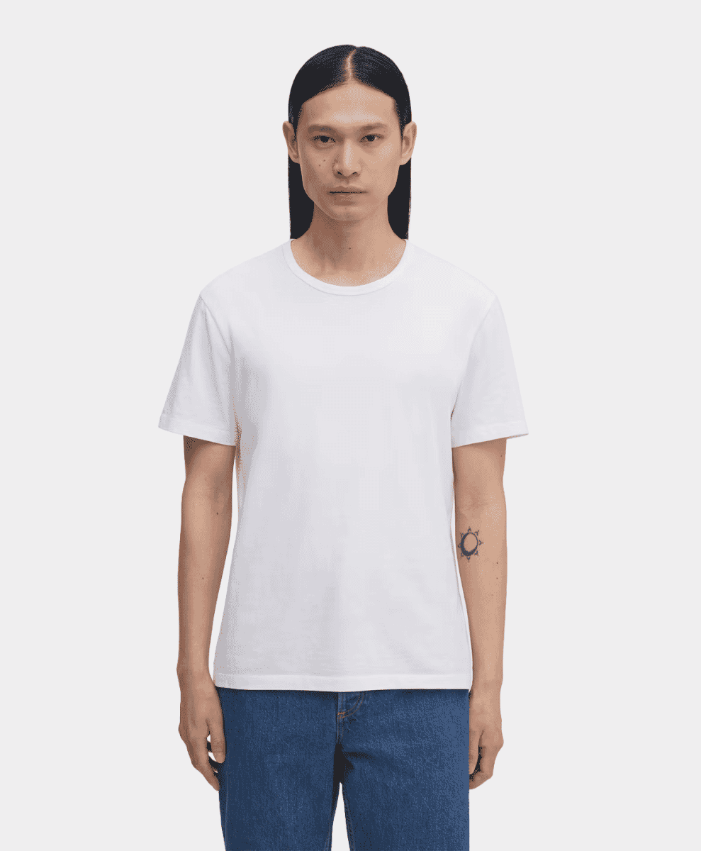 Model wearing the Asket classic white t-shirt.