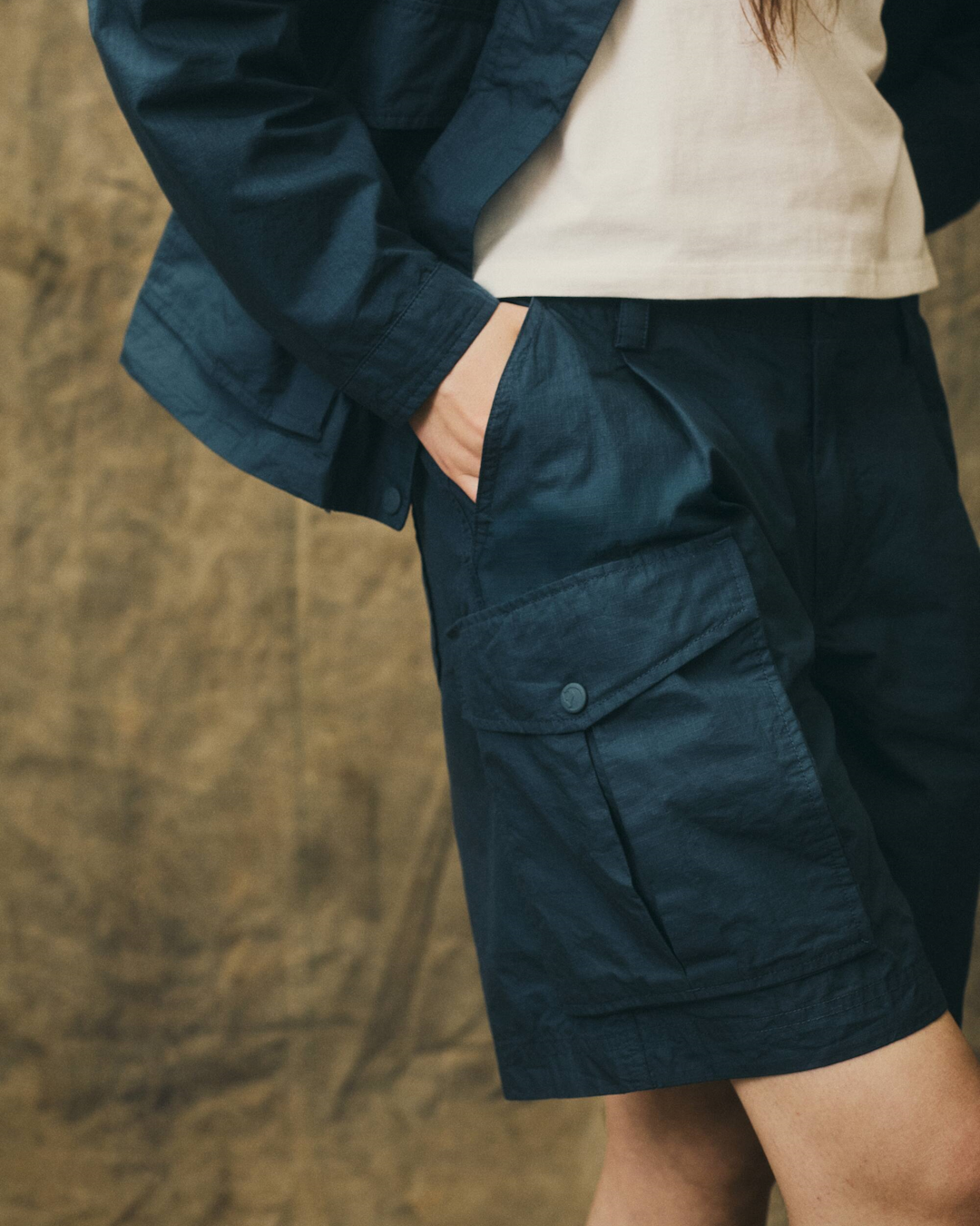 Side view of the structured Samlaren Haulpack in durable upcycled fabric.