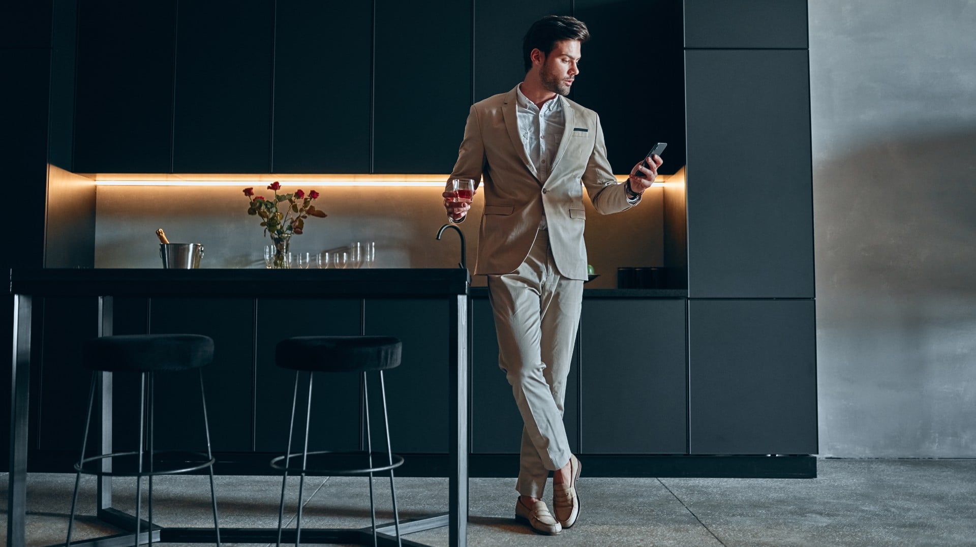 Modern Men's Suit Guide: 4 Rules for Success in 2026