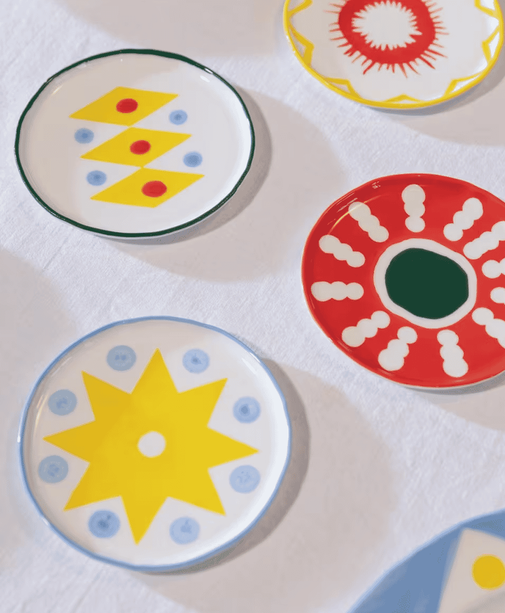 Top-down view of a single &Klevering patterned plate.