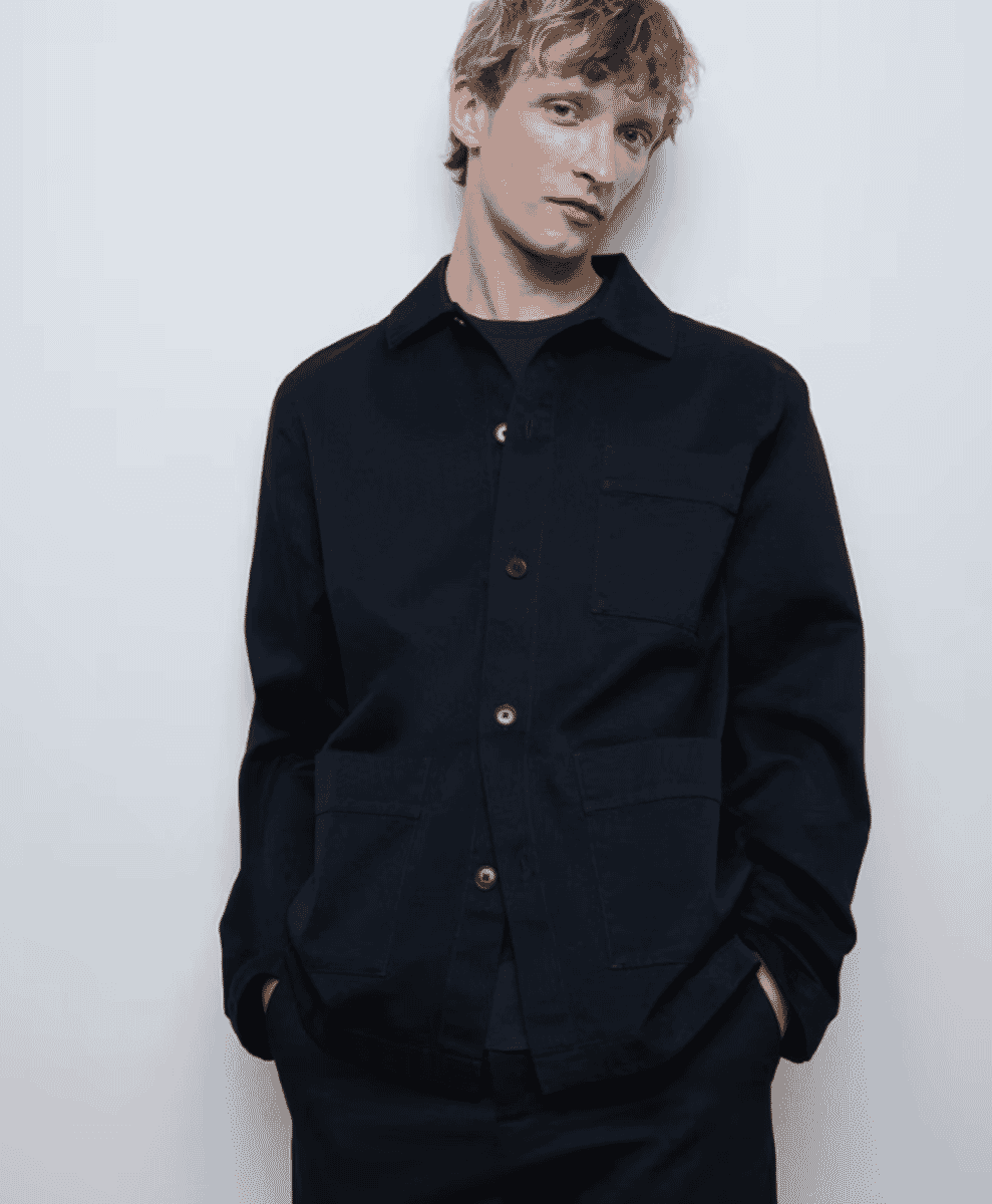 Asket smart casual look featuring high-quality layering and fine-gauge wool knitwear.