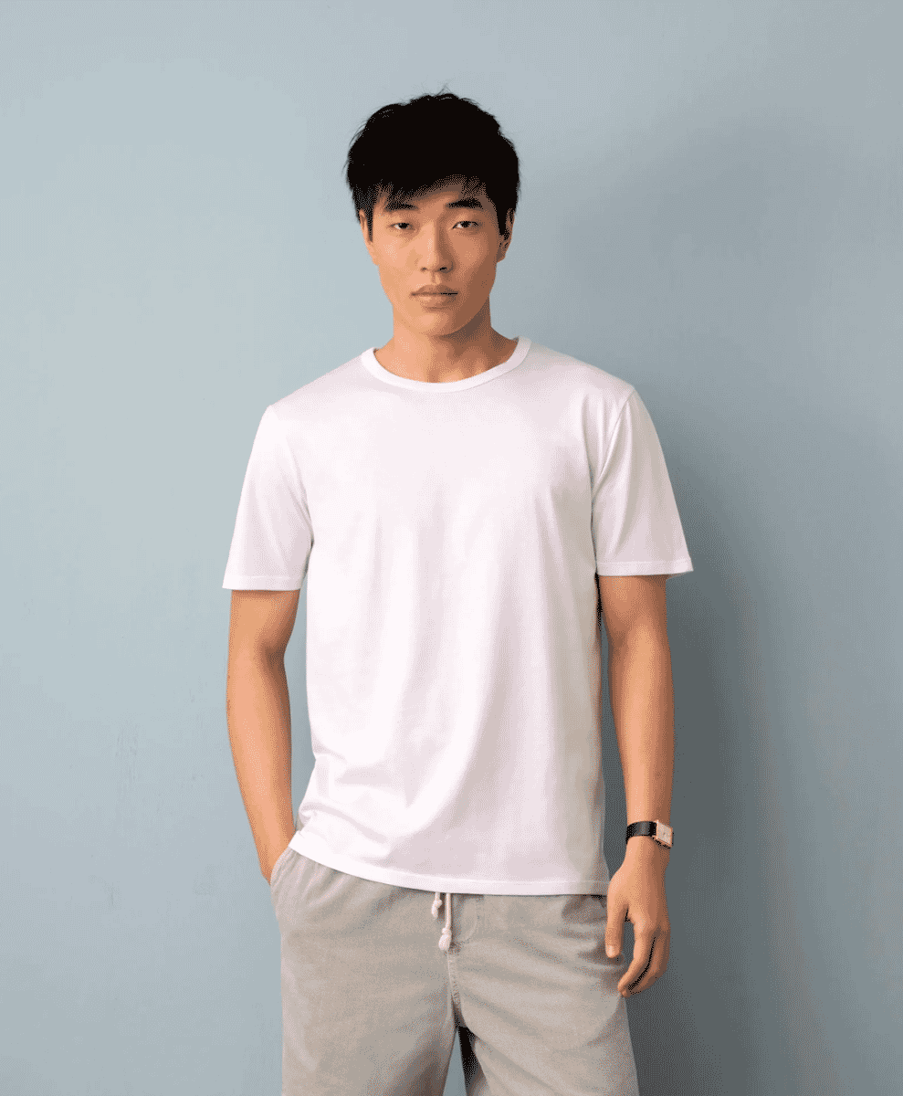 Model wearing the ISTO classic lightweight white t-shirt.