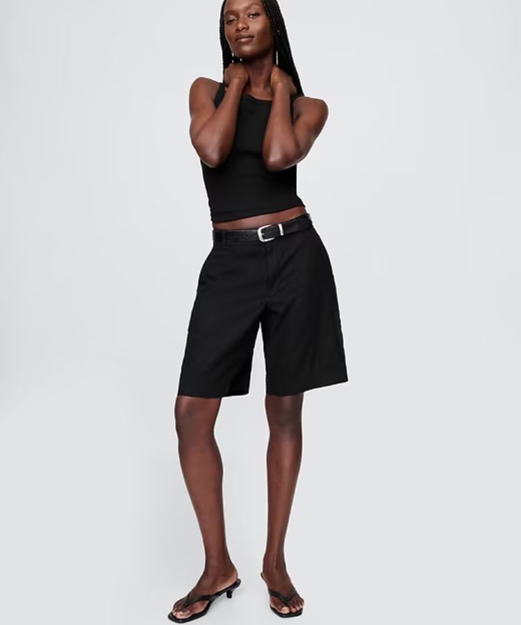 Linen-blend trouser shorts with a tailored waist.