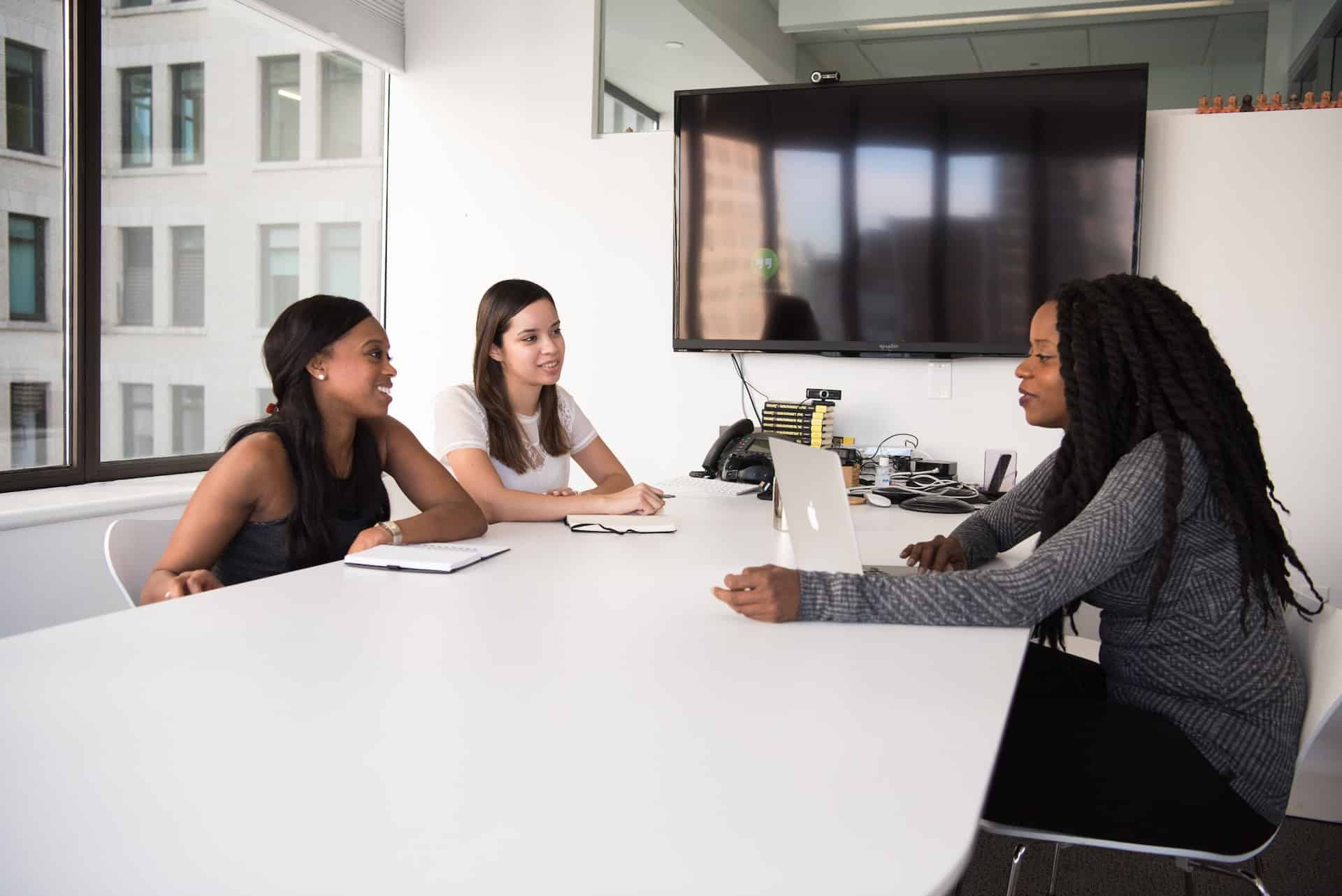 5 Essential Job Interview Accessories for Success